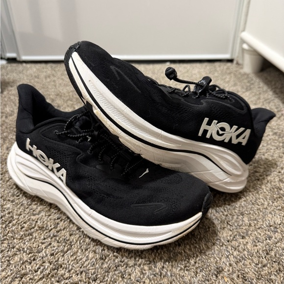 HOKA ONE ONE CLIFTON 10 Men's Black Running Shoes - Picture 2 of 9